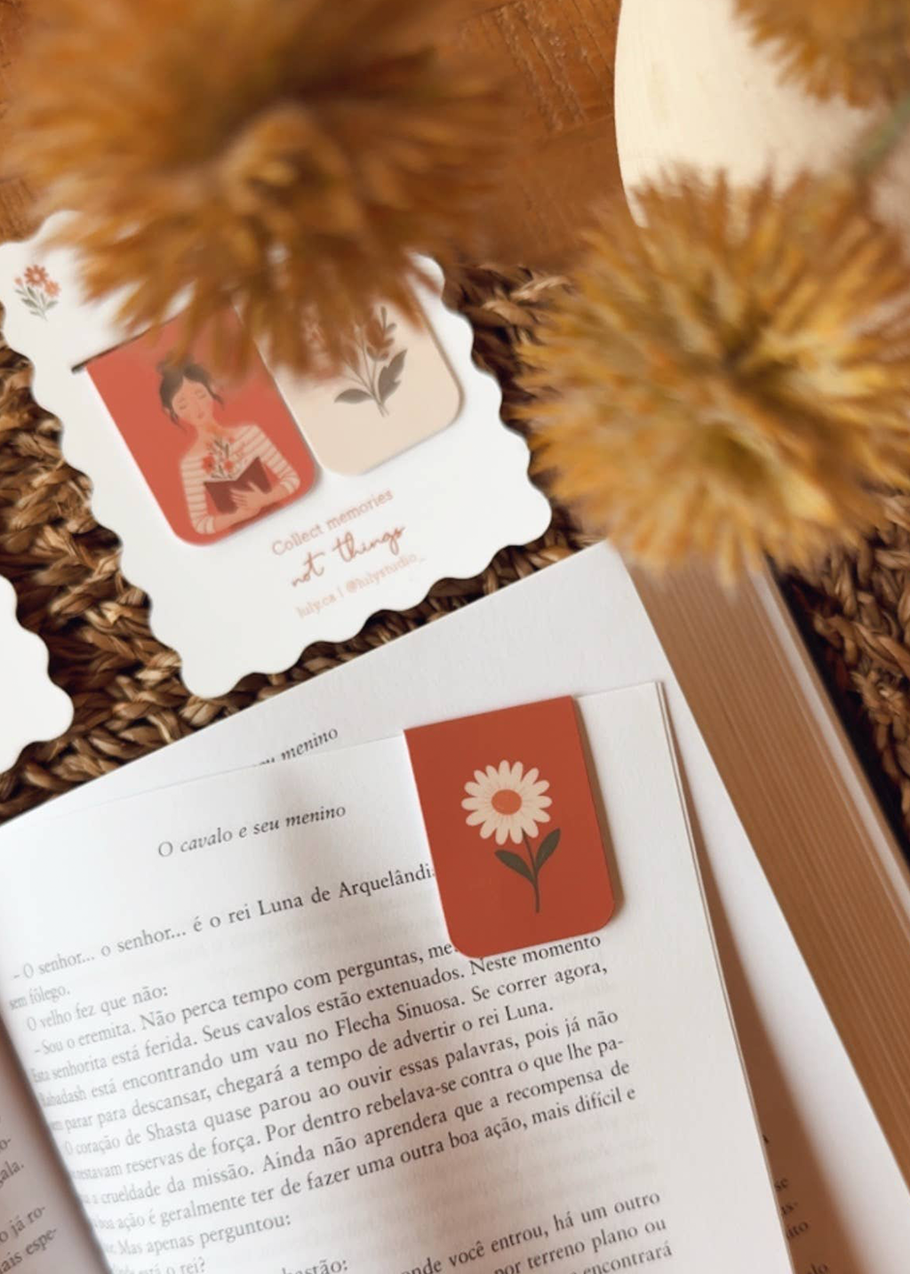 Magnetic Bookmark | Book & Flowers