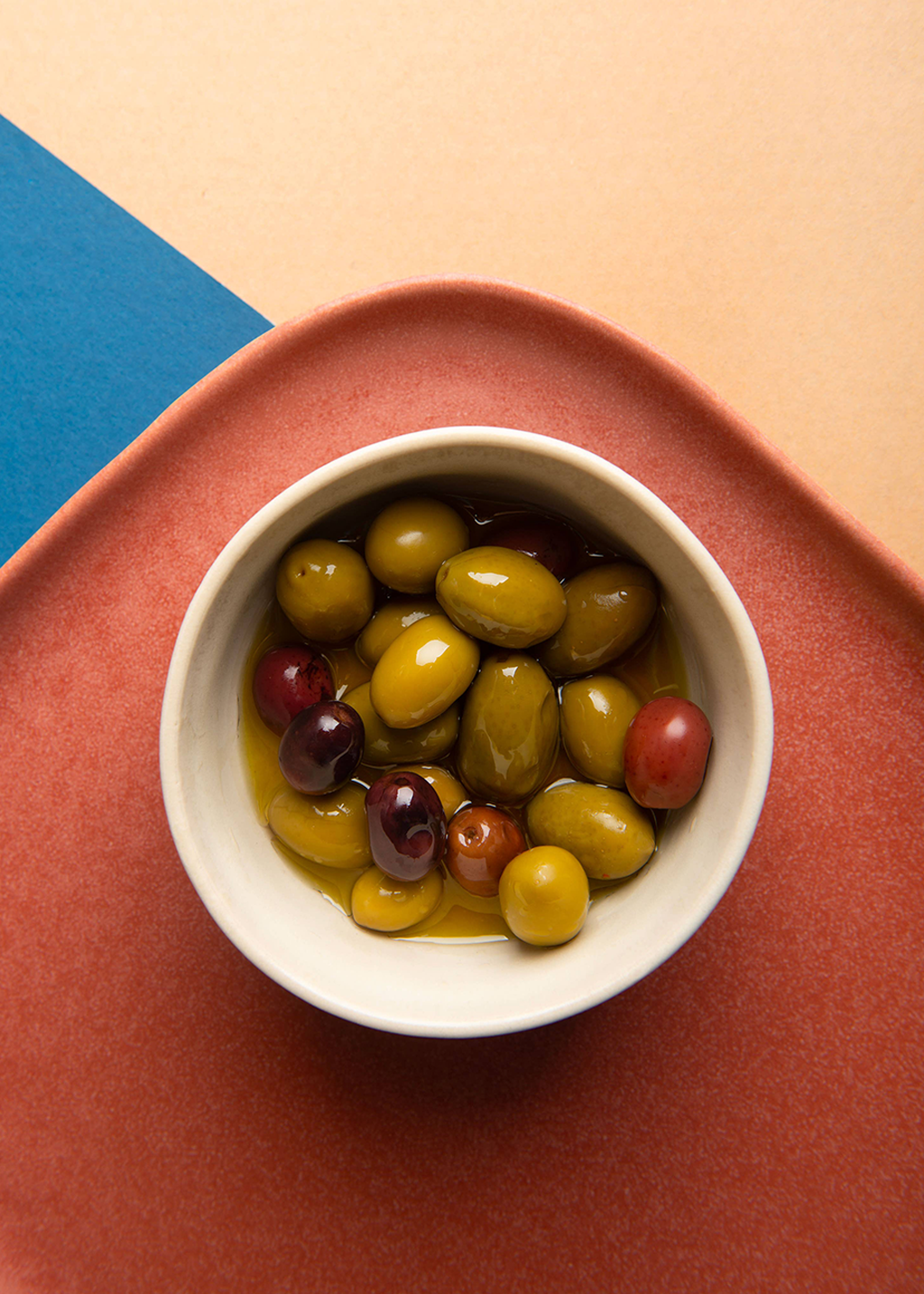 Spicy Olive Mix With Garlic