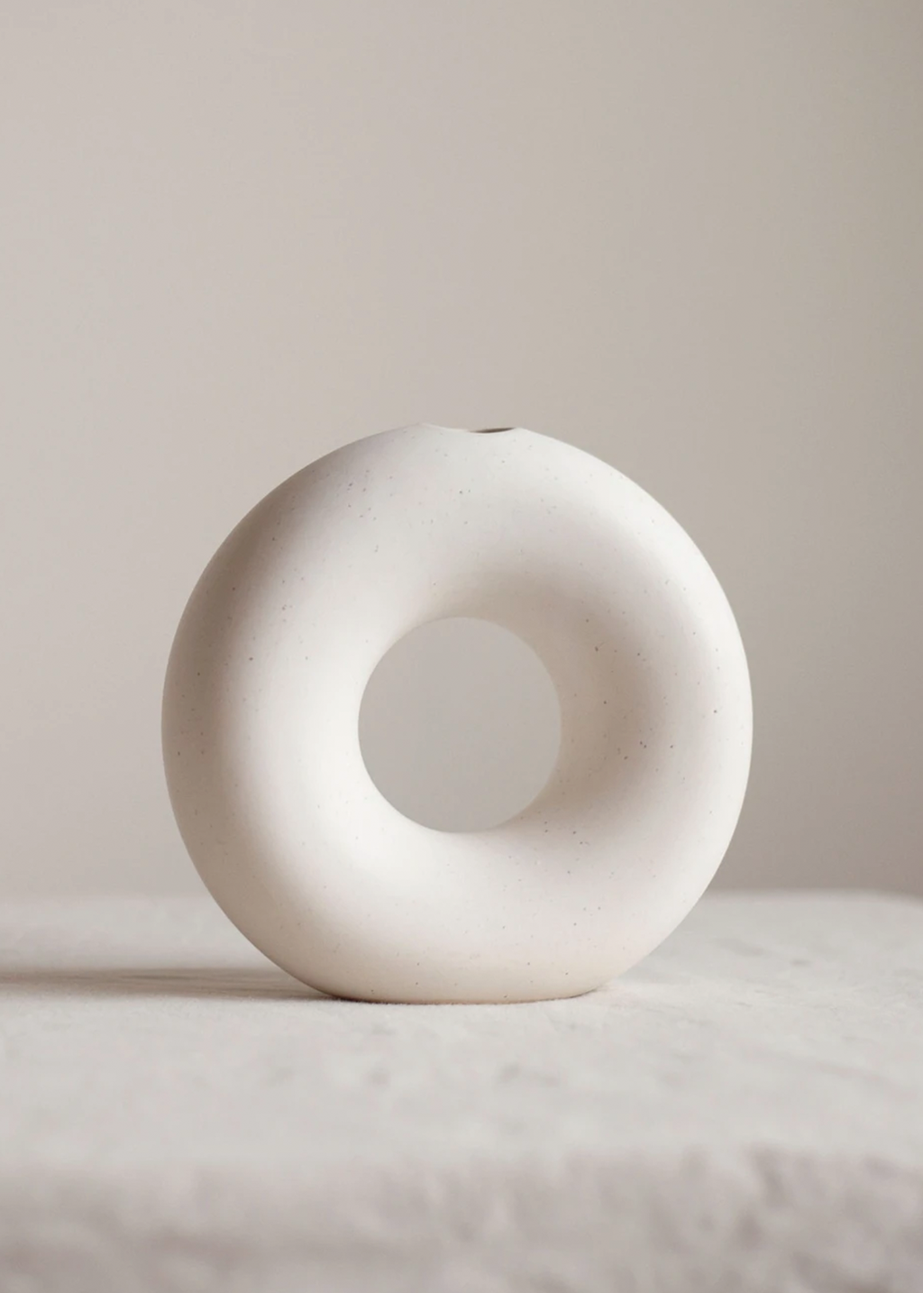 Circle Vase | White Speckle