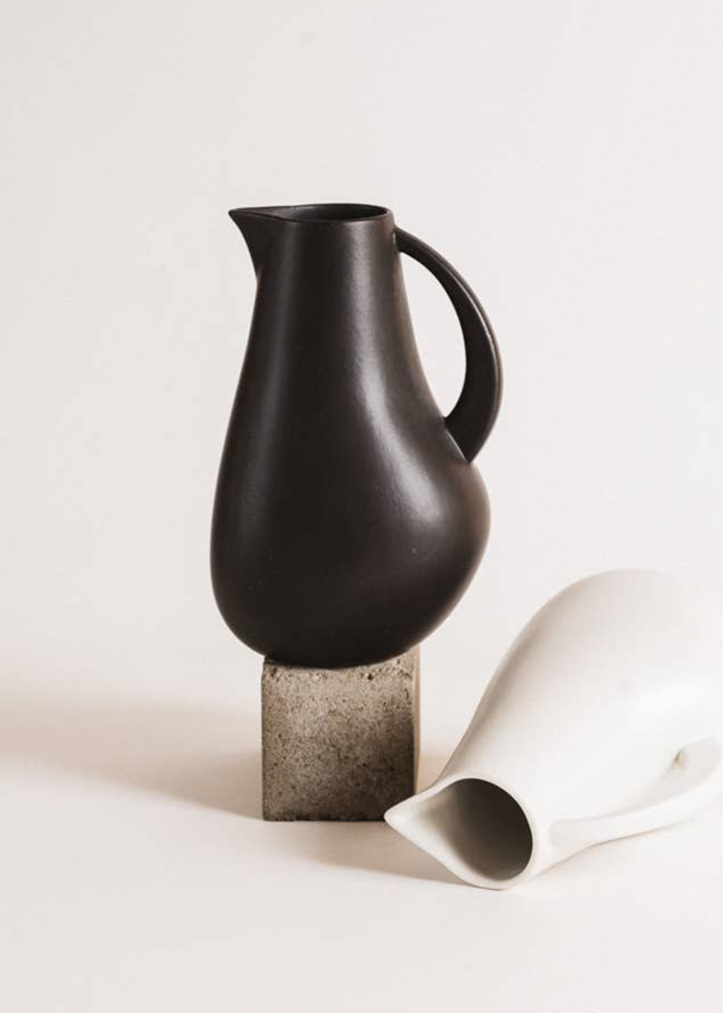 Stoneware Pitcher & Vase | Kuduo 64 oz